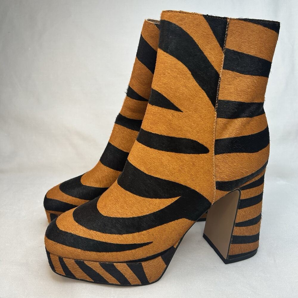 Steve Madden Amax Tiger Inside Grande Platform Cow Hair boots 7.5 M NWOB